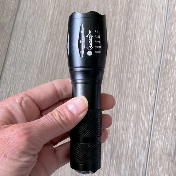 NEW! Tactical Flashlight Rechargeable Waterproof S1000 High Lumen Zooms 5 Modes - Picture 3 of 13